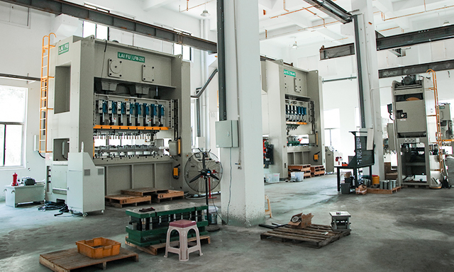 Reliable permanent magnet constant pressure pump